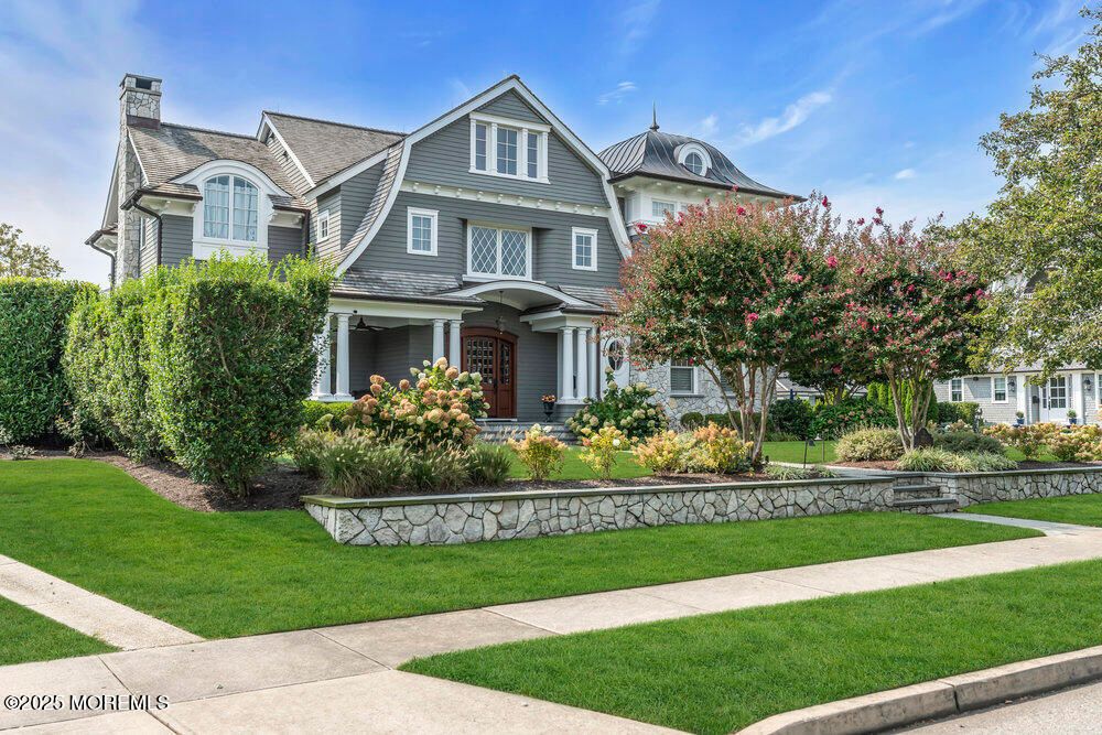 Exterior, Facade, Queen Anne Victorian