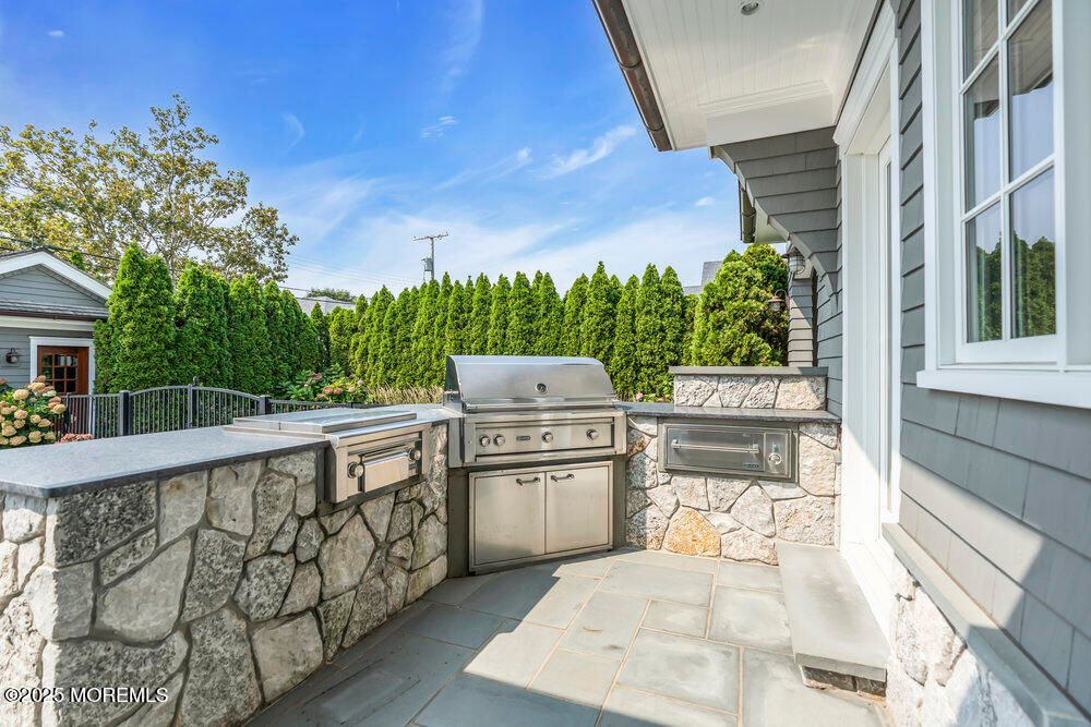 Exterior, Outdoor Kitchen