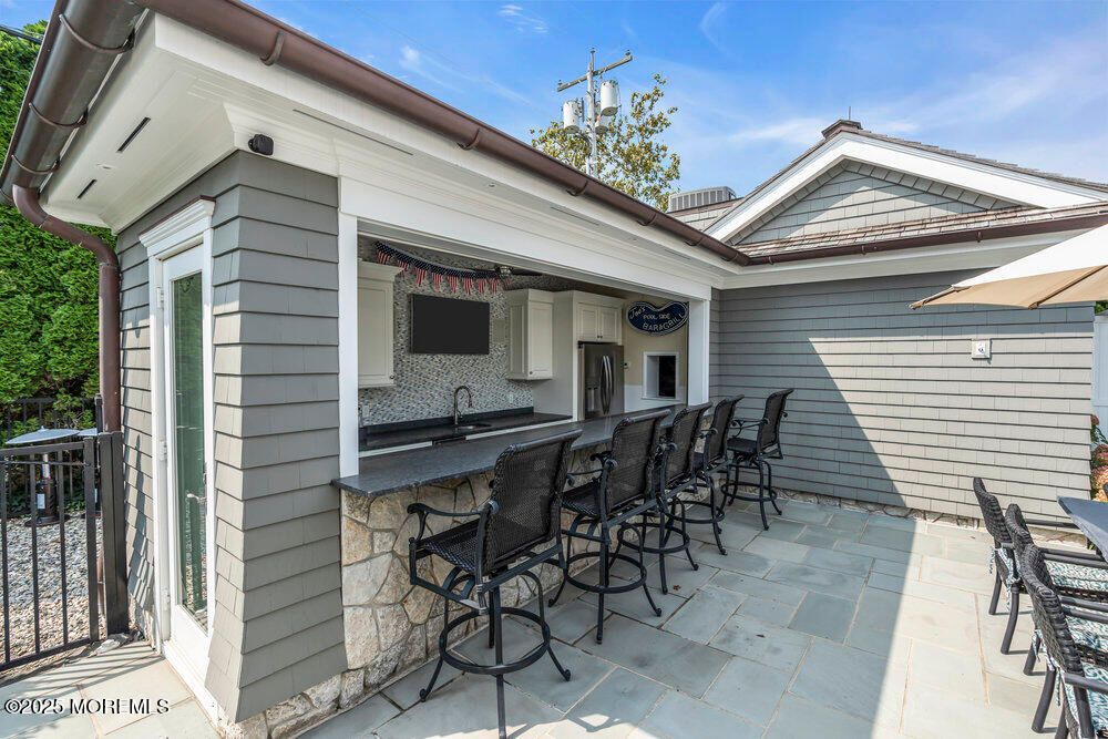 Exterior, Outdoor Kitchen