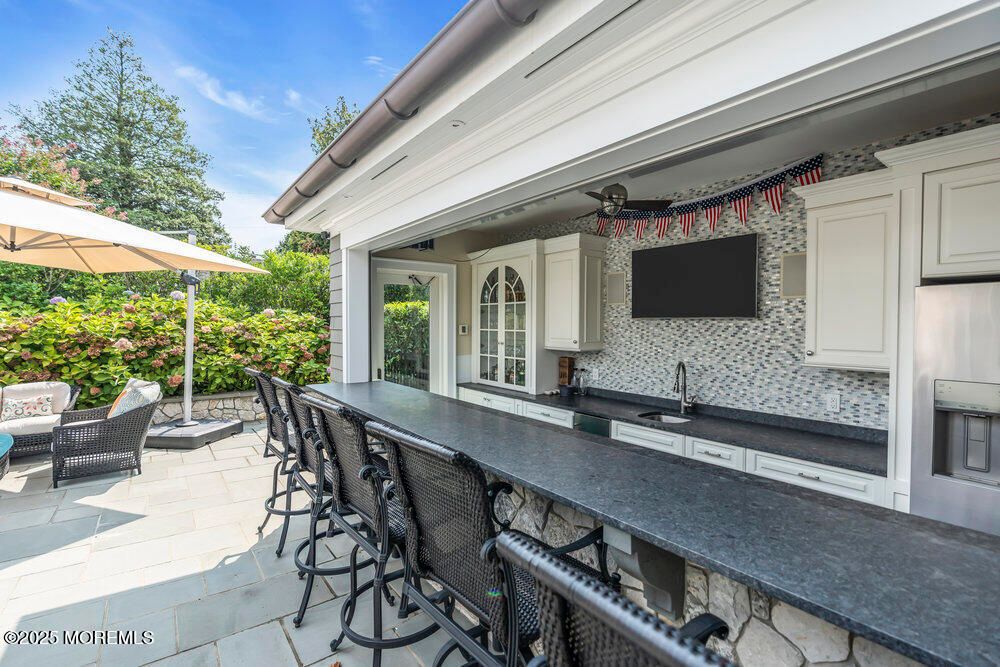 Exterior, Outdoor Kitchen