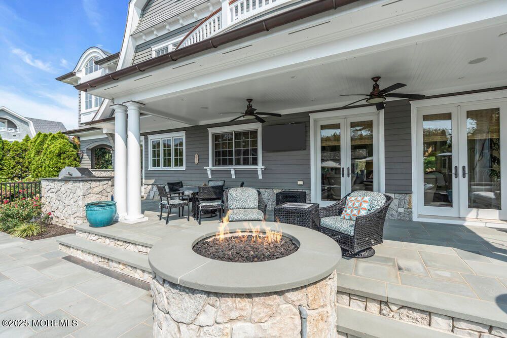 Exterior, Outdoor Kitchen