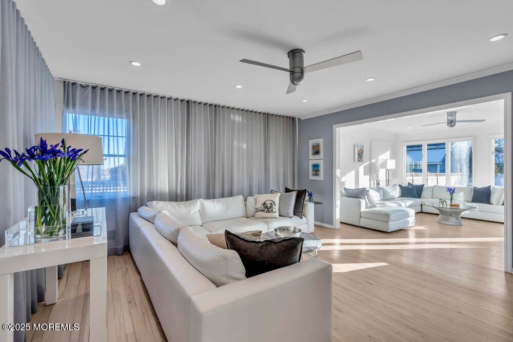 Interior, Living room, Recessed Lighting, Water, Wood Texture Flooring