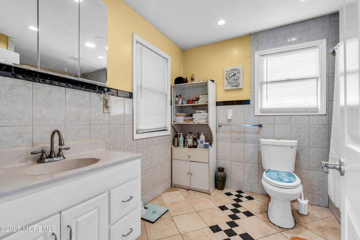 Bathroom, Interior, Recessed Lighting