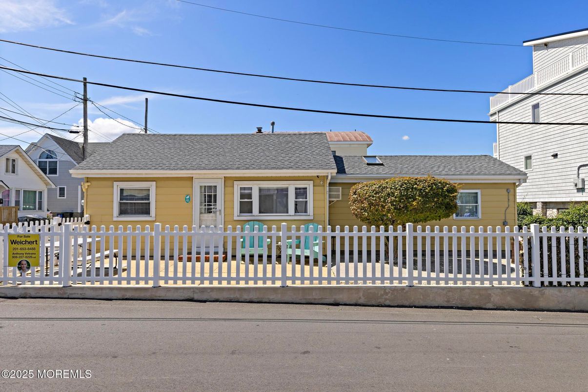 Exterior, Facade, Cape Cod