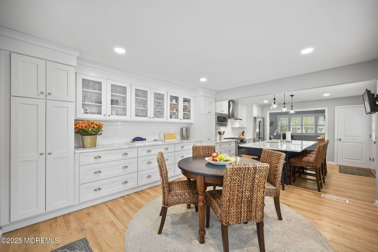 Dining room, Interior, Kitchen, Pendant Lights, Recessed Lighting, Wood Texture Flooring
