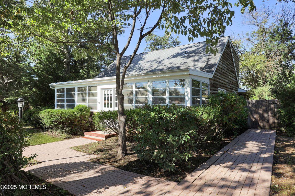 Exterior, Facade, Cape Cod