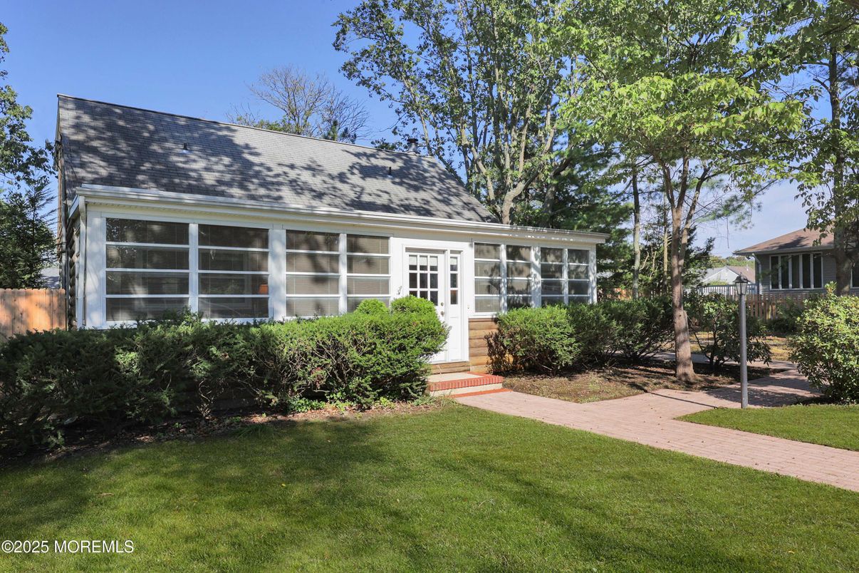 Exterior, Facade, Cape Cod