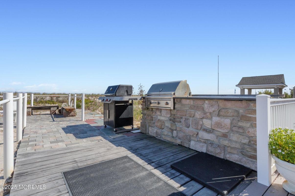 Exterior, Outdoor Kitchen