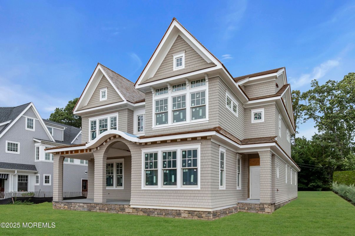 Exterior, Facade, Queen Anne Victorian