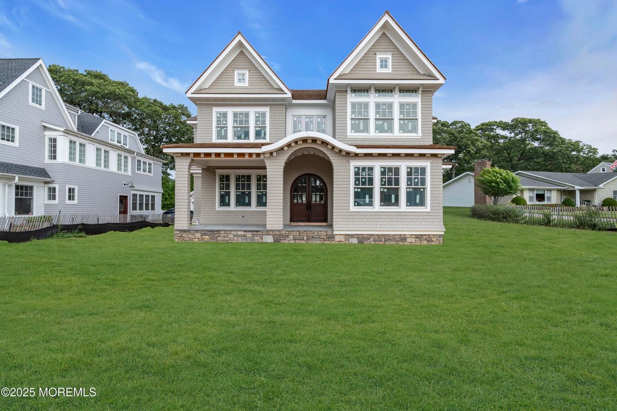 Backyard, Exterior, Facade, Queen Anne Victorian