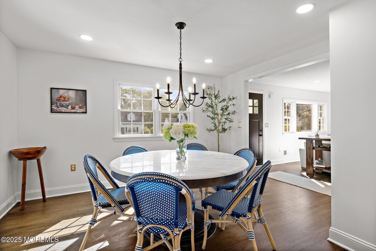 Chandelier, Dining room, Interior, Recessed Lighting, Wood Texture Flooring