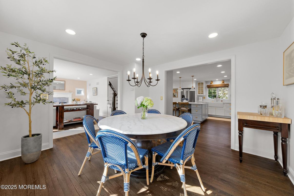 Chandelier, Dining room, Interior, Kitchen, Pendant Lights, Recessed Lighting, Wood Texture Flooring