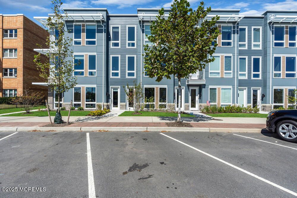 Exterior, Facade, Condo Building