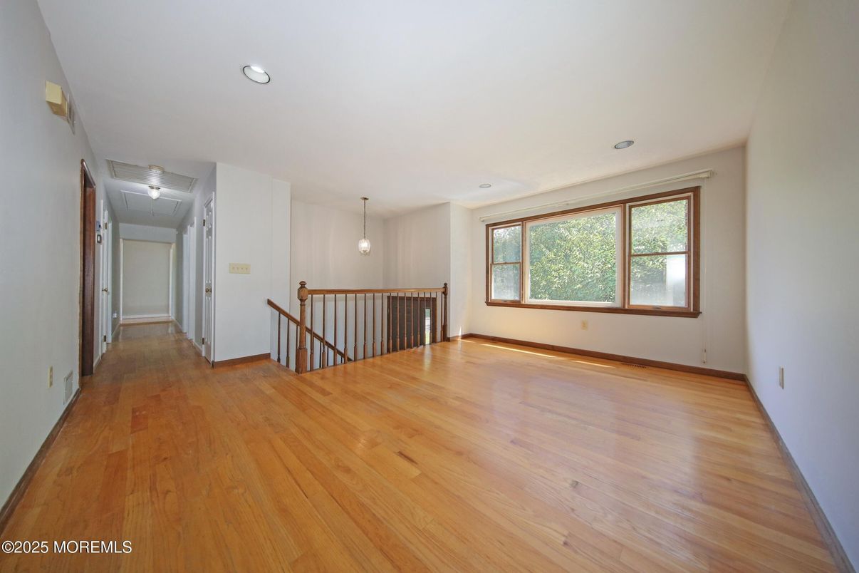 Empty room, Interior, Pendant Lights, Recessed Lighting, Wood Texture Flooring
