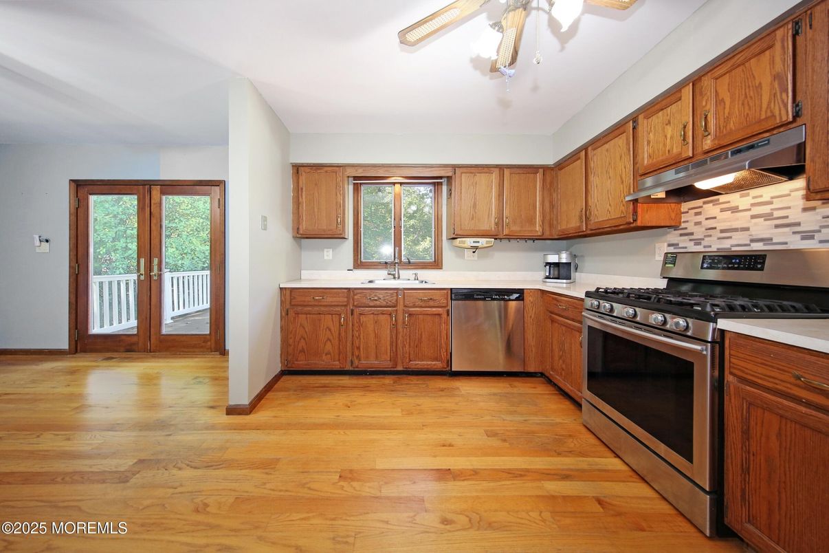 Interior, Kitchen, Stainless Steel Appliances, Wood Texture Flooring