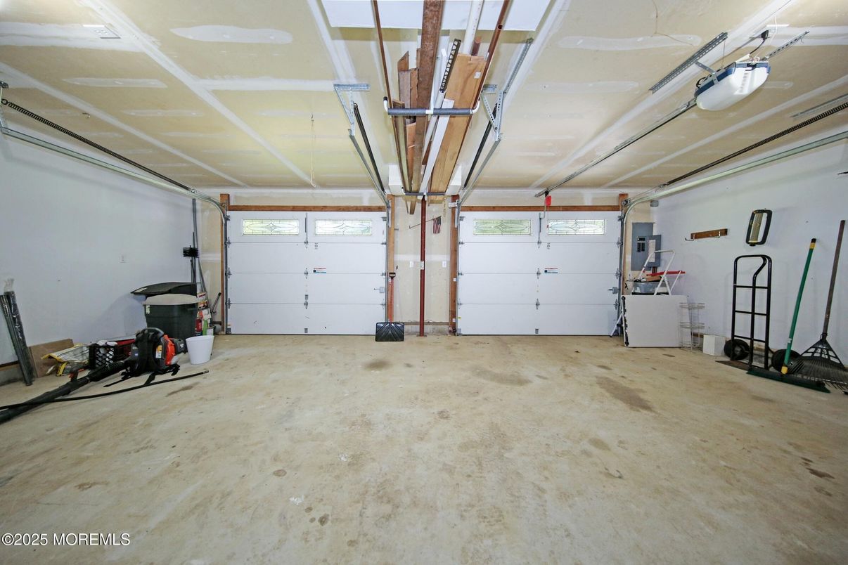 Garage, Interior