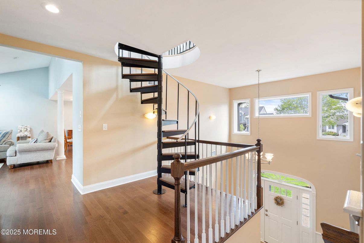 Interior, Pendant Lights, Recessed Lighting, Wood Texture Flooring