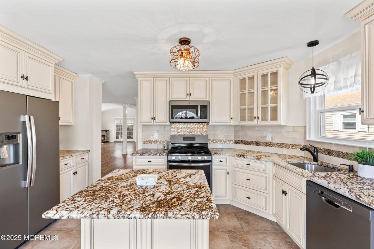 Interior, Kitchen, Pendant Lights, Stainless Steel Appliances