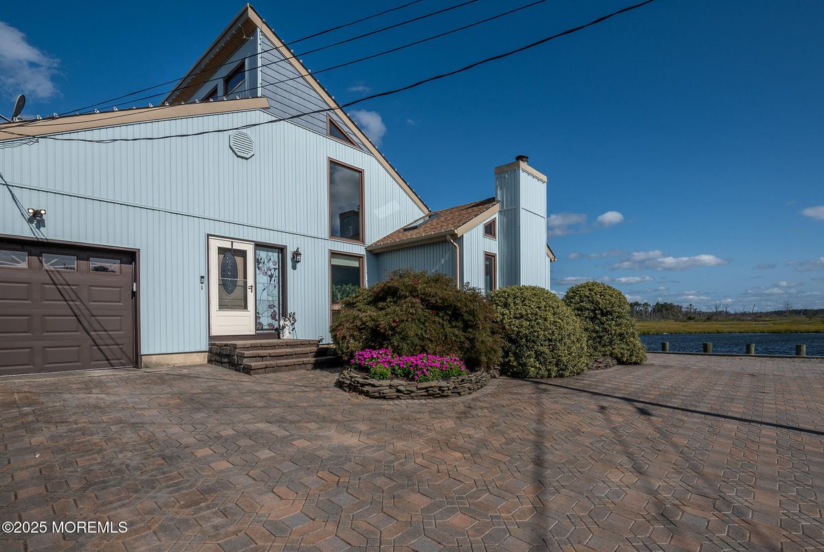 Attached, Exterior, Facade, Water, Farmhouse