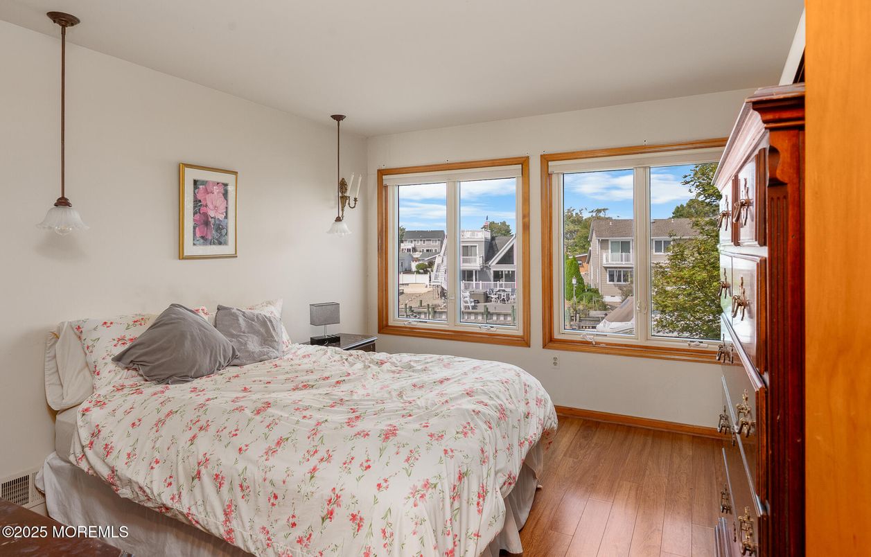 Bedroom, Interior, Pendant Lights, Wood Texture Flooring