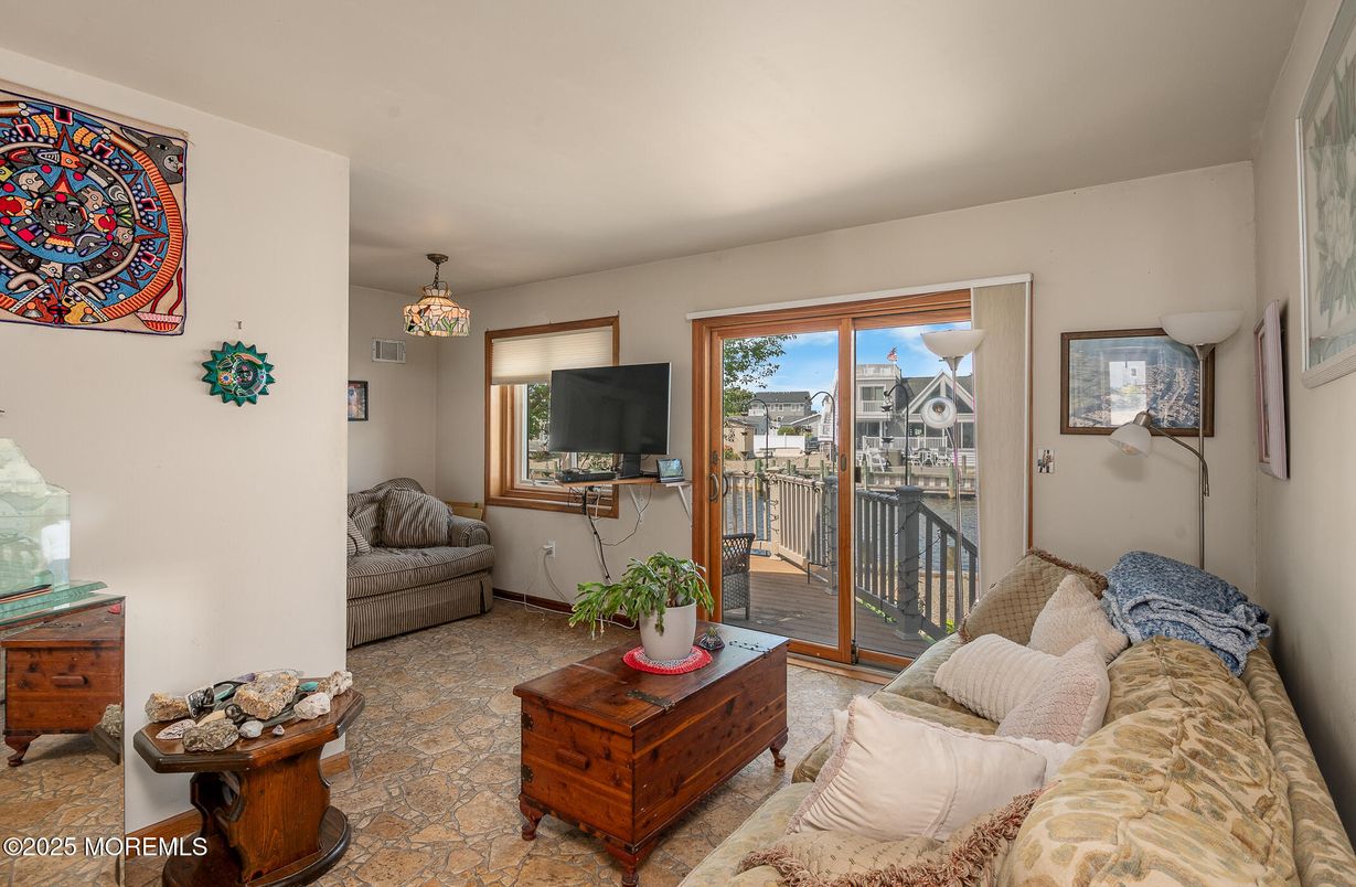 Chandelier, Interior, Living room