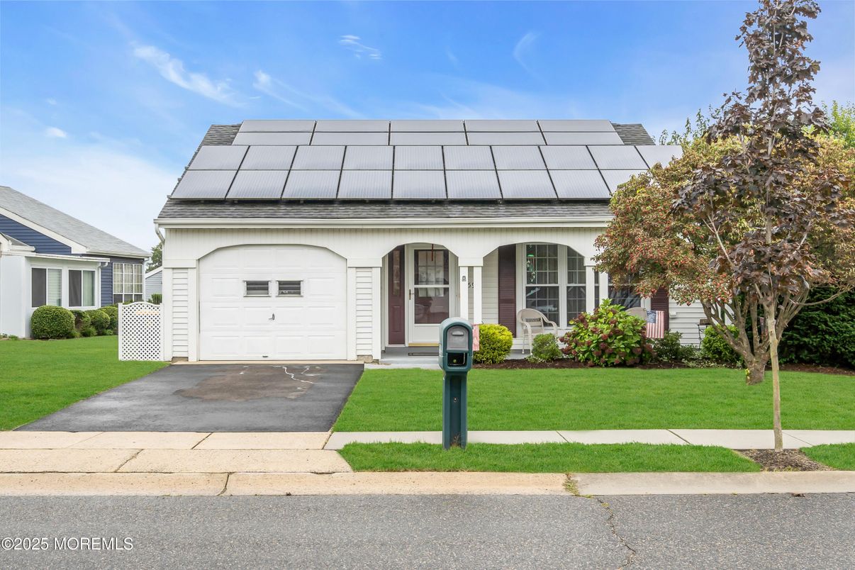 Attached, Exterior, Facade, Solar Panels, Ranch