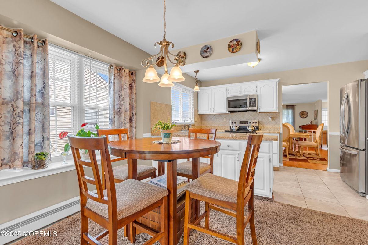 Dining room, Interior, Kitchen, Pendant Lights, Stainless Steel Appliances
