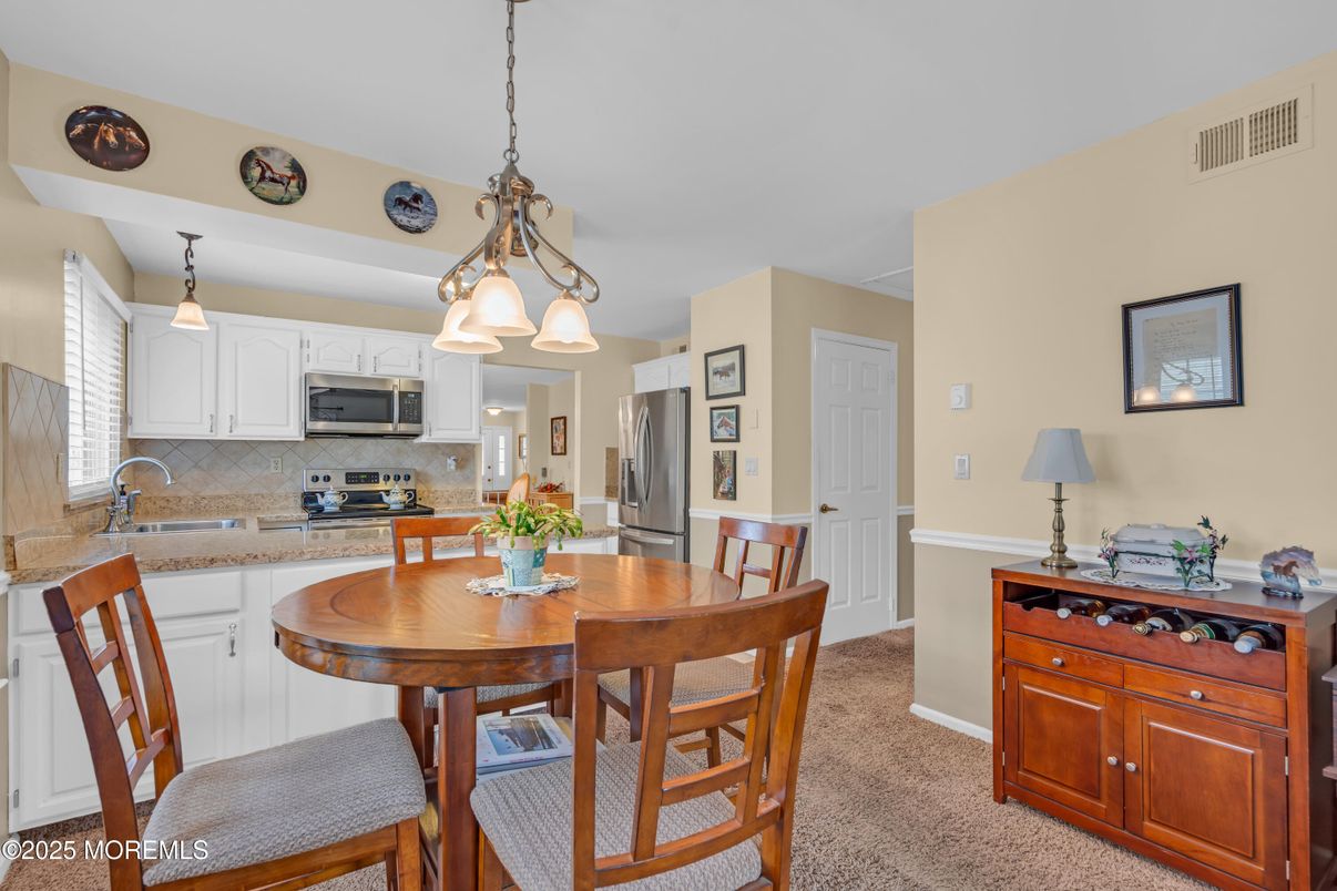 Dining room, Interior, Kitchen, Pendant Lights, Stainless Steel Appliances
