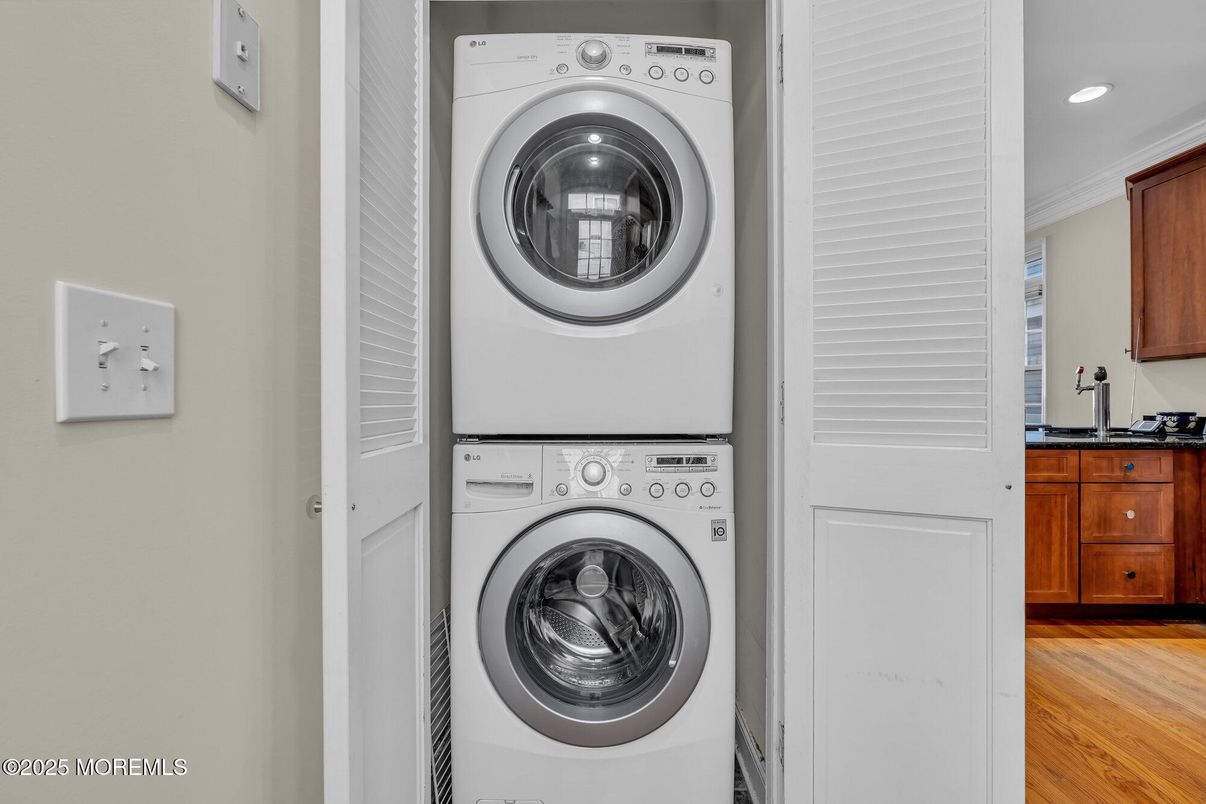 Interior, Recessed Lighting, Utility Closets, Washer, Wood Texture Flooring