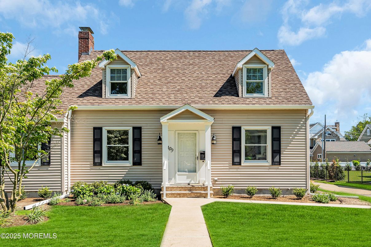 Exterior, Facade, Cape Cod