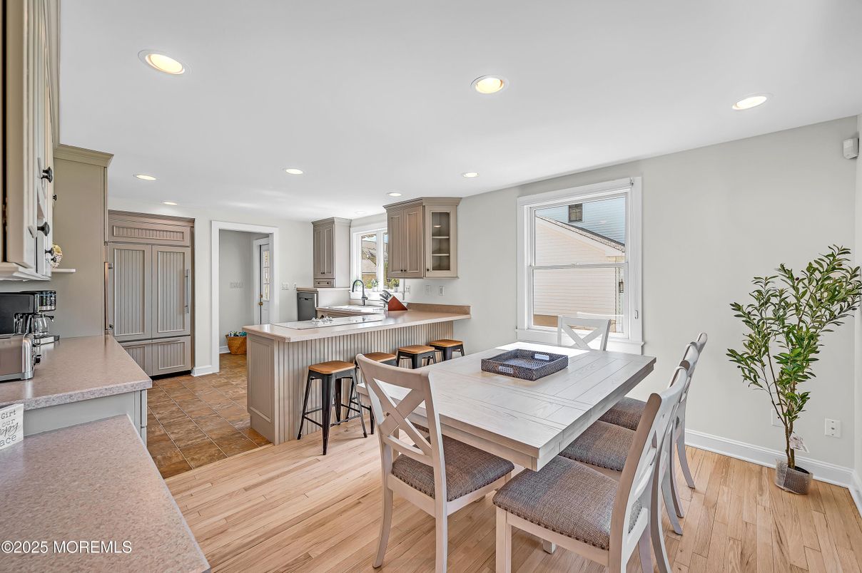 Dining room, Interior, Kitchen, Recessed Lighting, Wood Texture Flooring