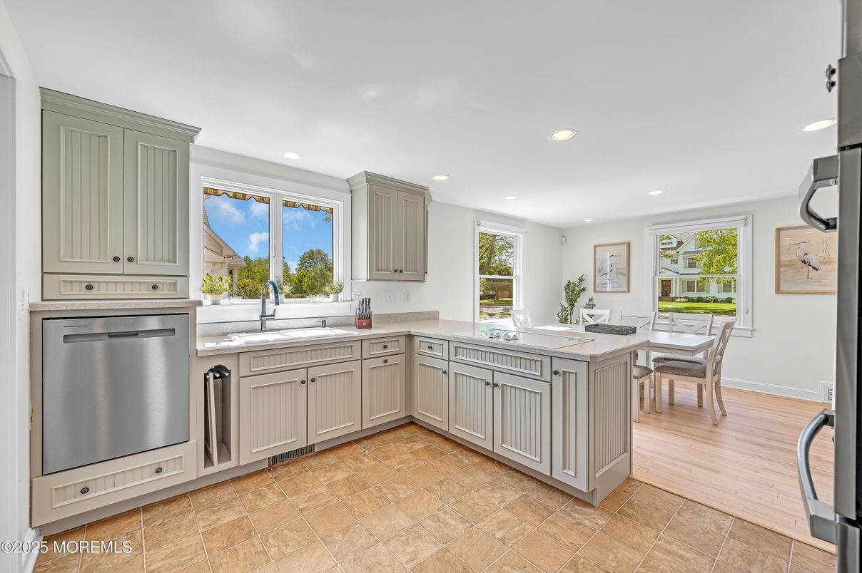 Dining room, Interior, Kitchen, Recessed Lighting, Wood Texture Flooring