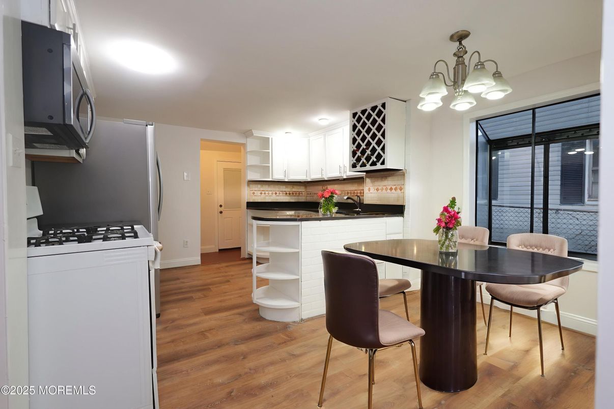 Dining room, Interior, Kitchen, Recessed Lighting, Wood Texture Flooring