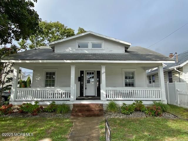 Exterior, Facade, American Craftsman