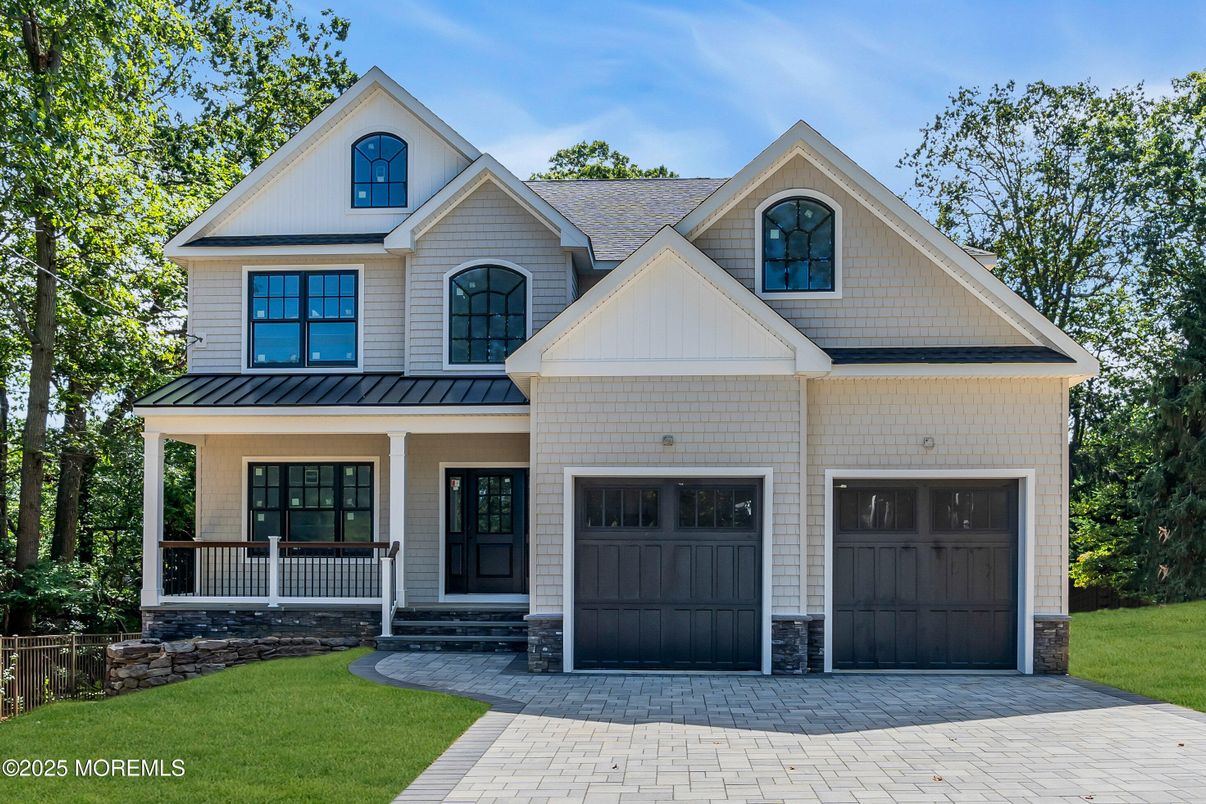 Attached, Exterior, Facade, Farmhouse