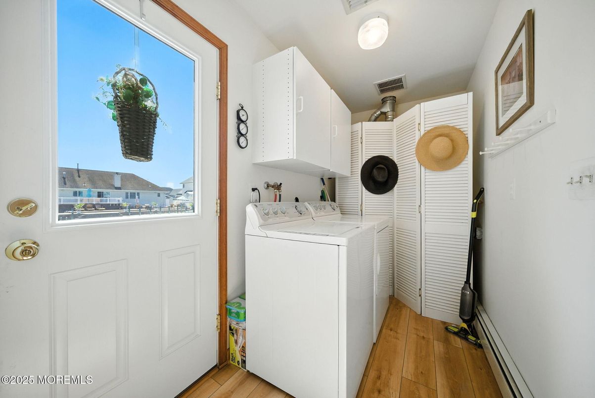 Interior, Washer, Wood Texture Flooring
