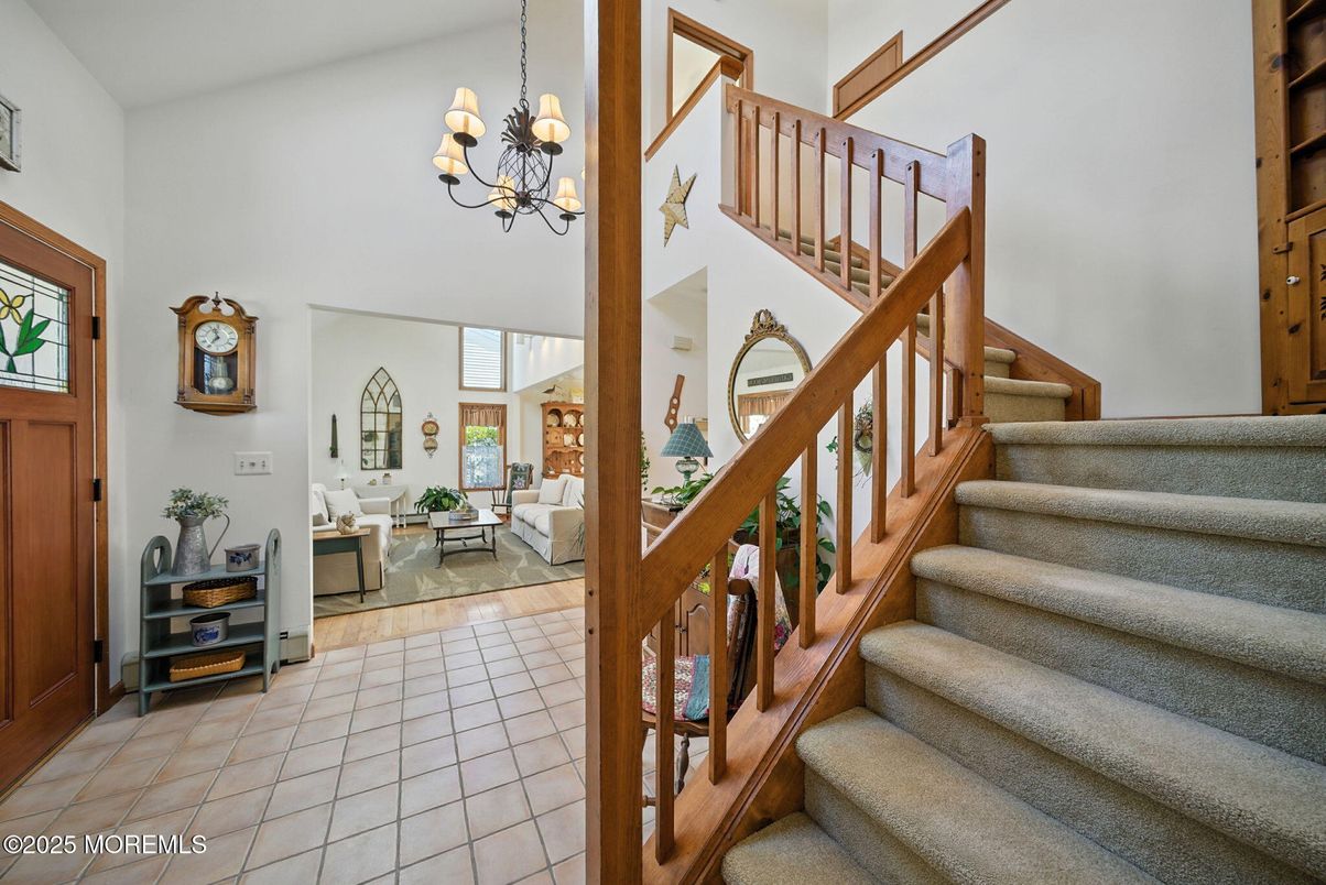 Chandelier, Interior, Living room