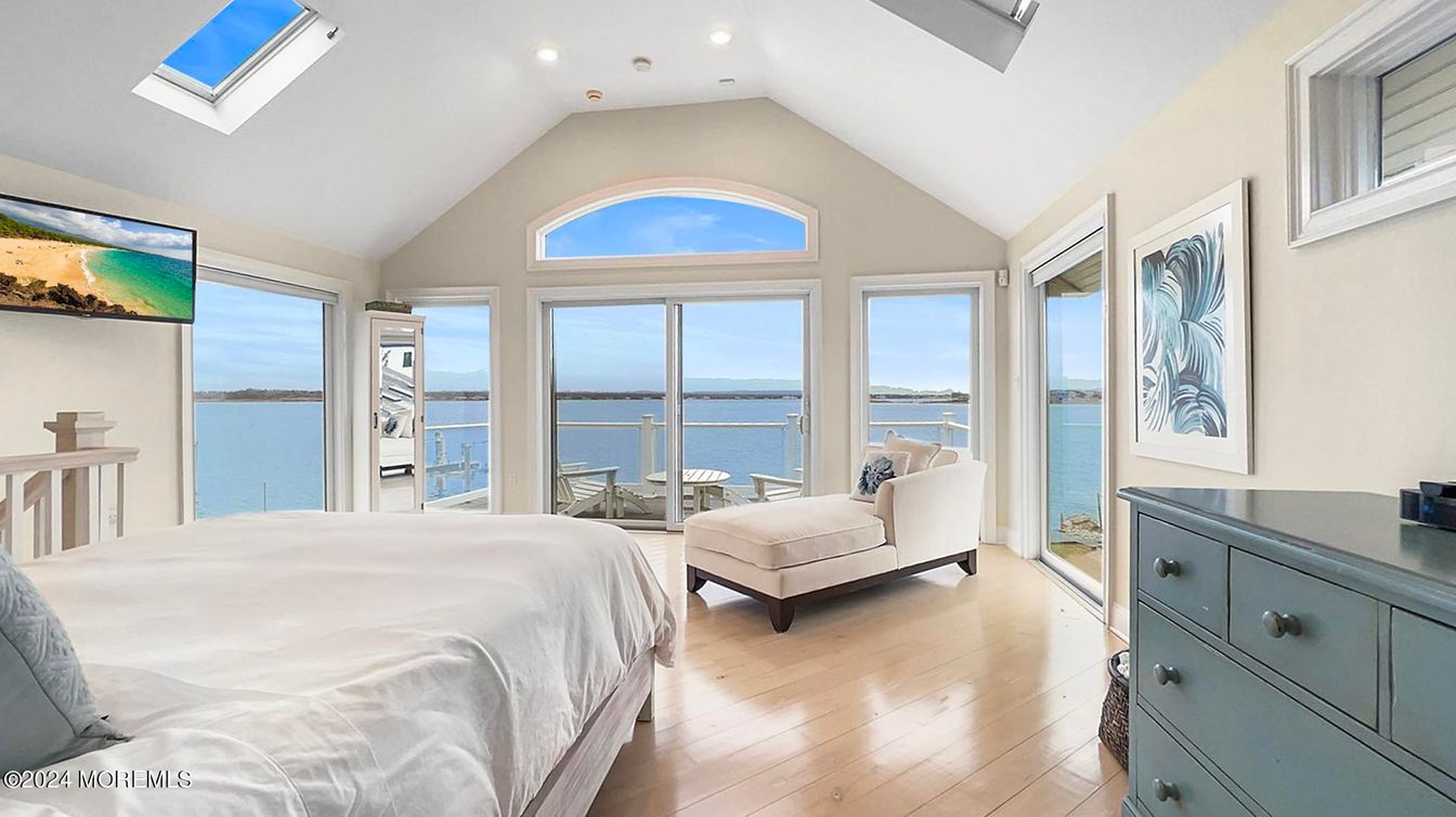 Bedroom, Interior, Recessed Lighting, Water, Wood Texture Flooring