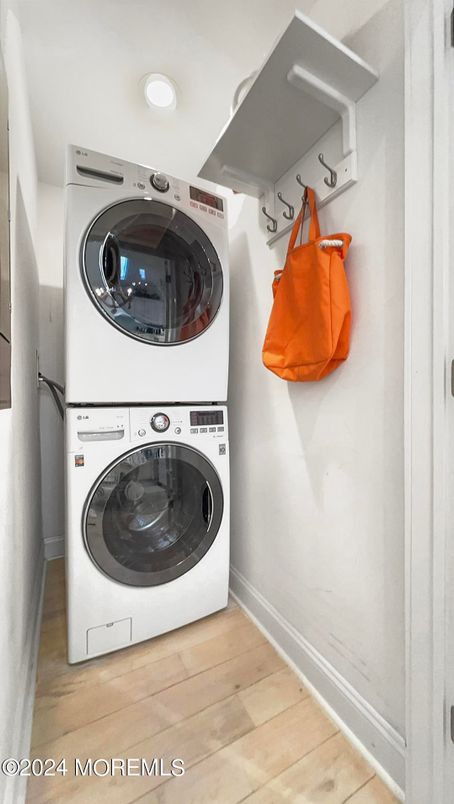 Interior, Recessed Lighting, Utility Closets, Washer, Wood Texture Flooring