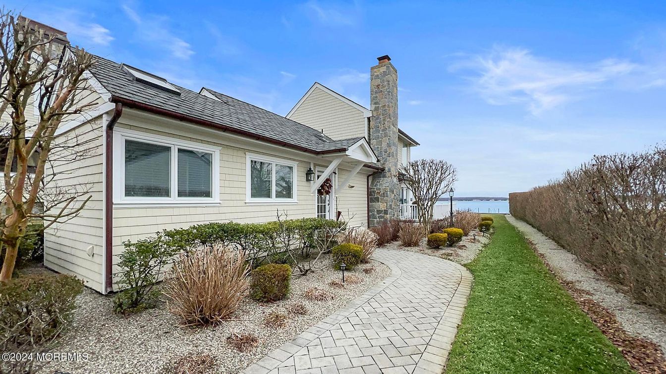 Backyard, Exterior, Solar Panels, Water