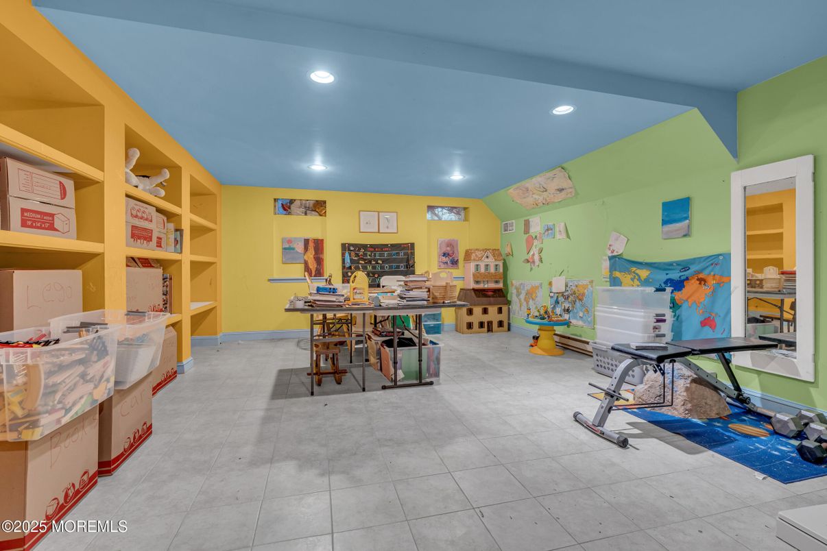 Game Room, Interior, Recessed Lighting