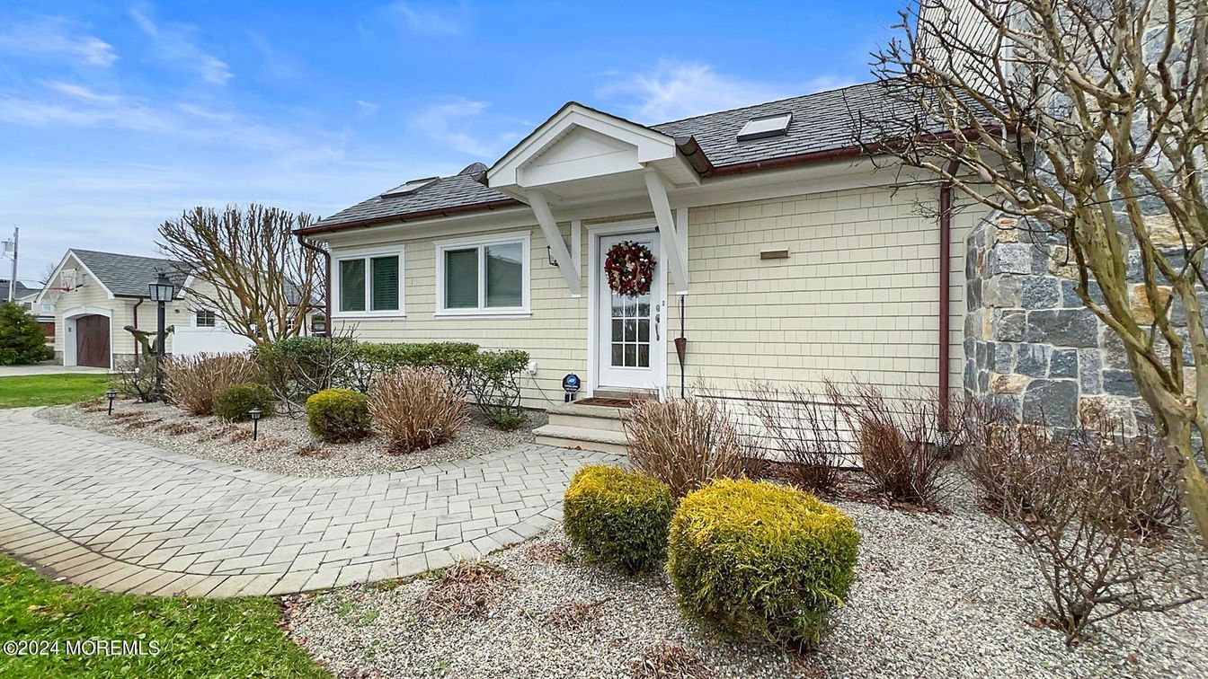 Exterior, Facade, Cape Cod