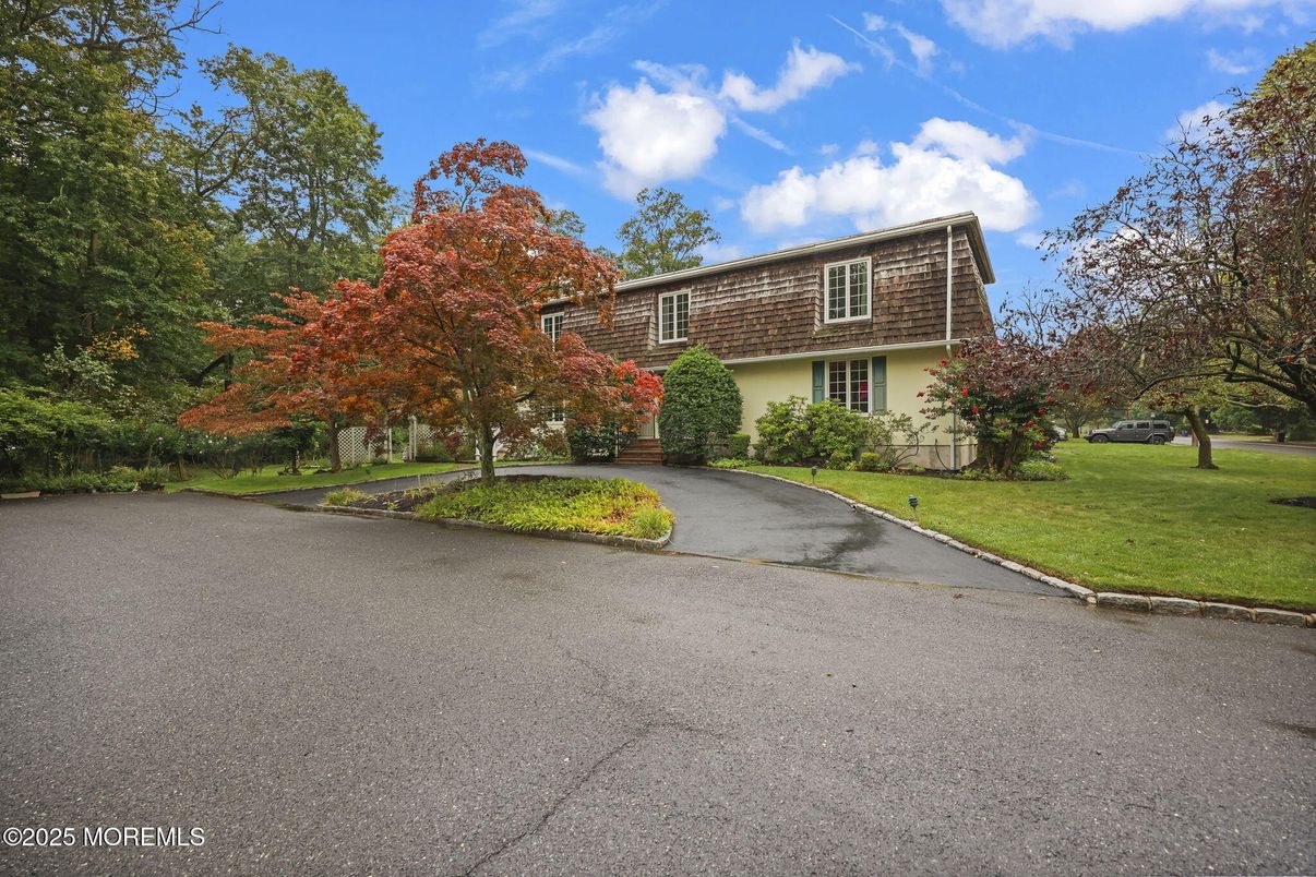 Exterior, Facade, Raised Ranch