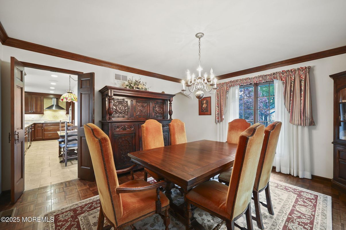 Chandelier, Dining room, Interior, Kitchen, Pendant Lights, Recessed Lighting, Wood Texture Flooring