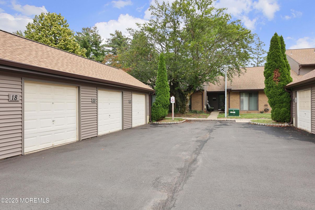 Detached Garage, Exterior