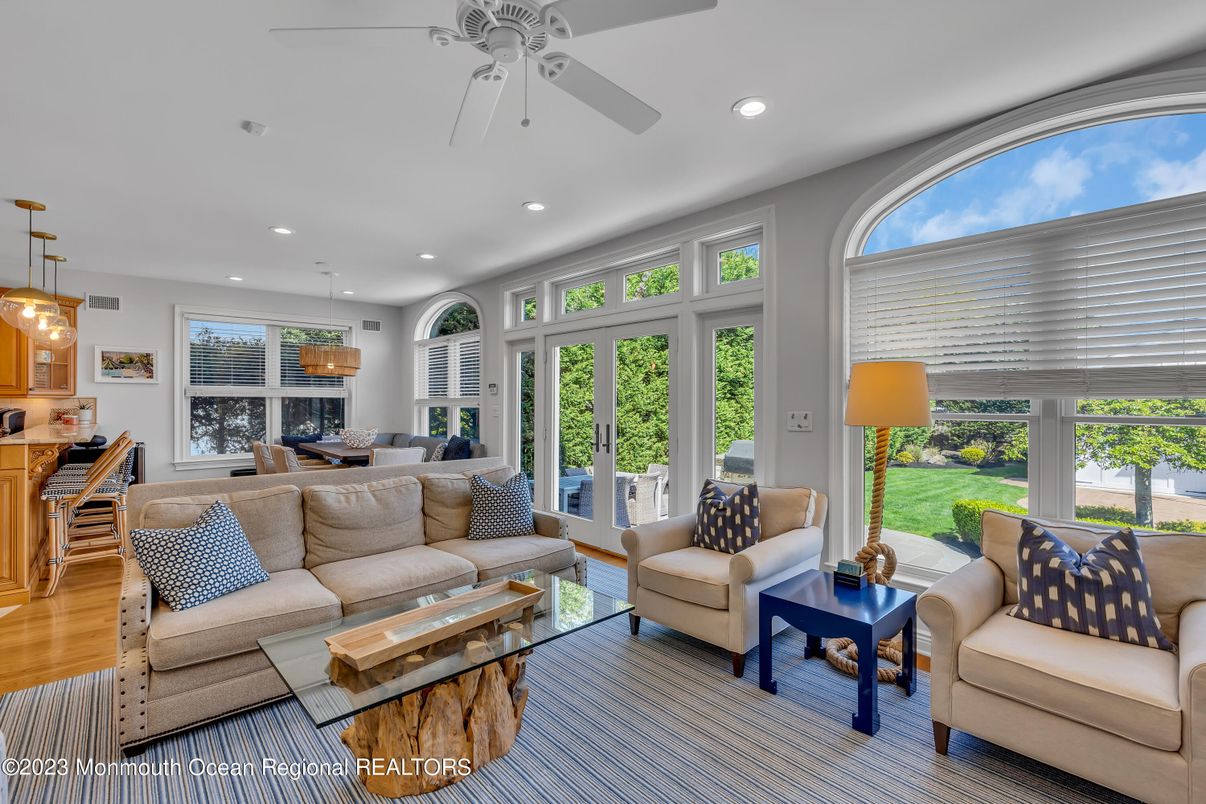 Dining room, Interior, Living room, Pendant Lights, Recessed Lighting, Wood Texture Flooring