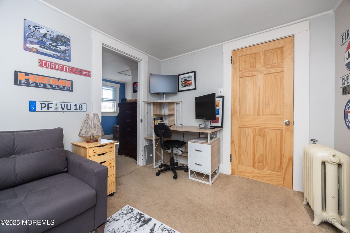 Home Office, Interior