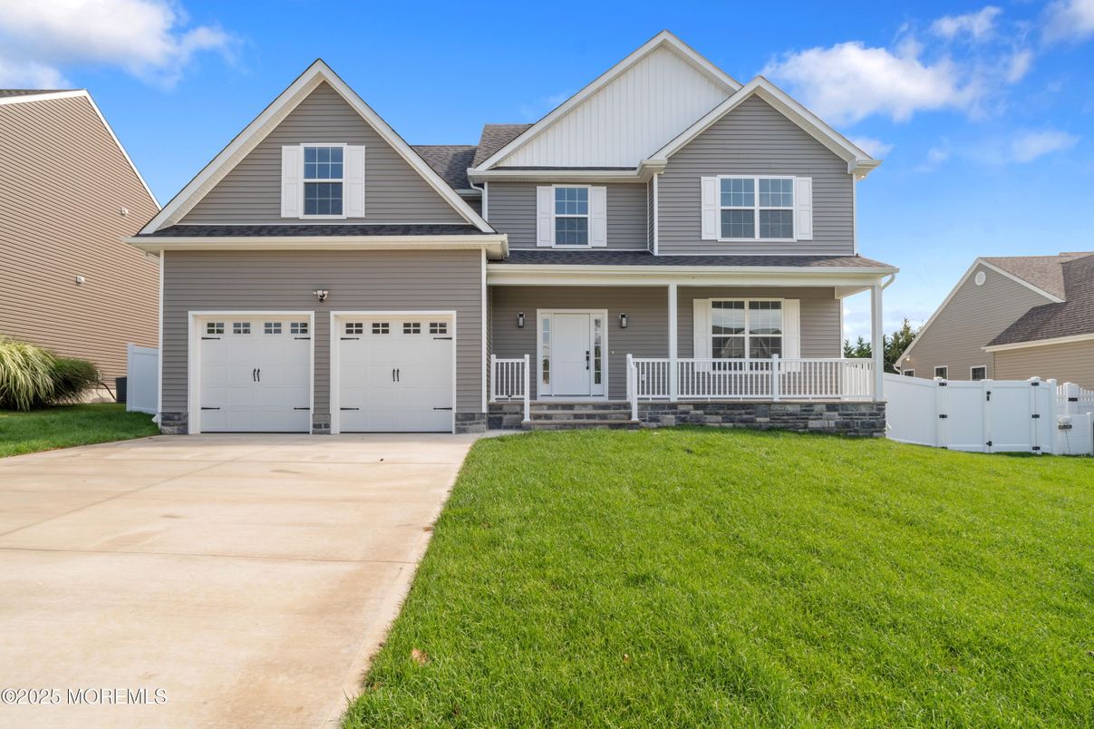 Attached, Exterior, Facade, Farmhouse