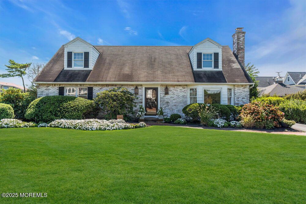 Exterior, Facade, Cape Cod