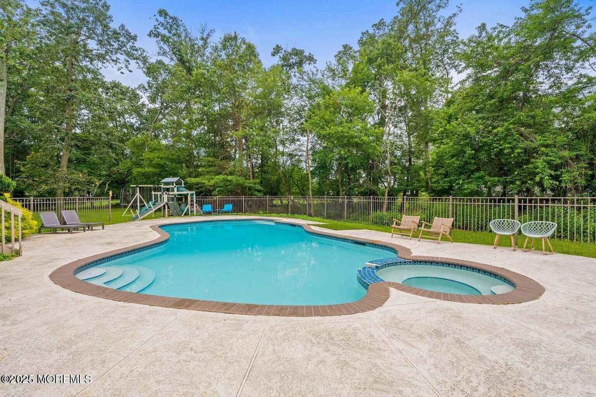 Exterior, Playground, Pool